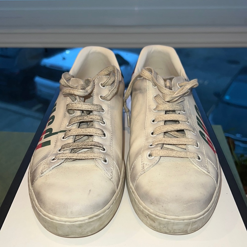 Gucci sneaker Gucci men size 9, Fits US Men size 9.5/10, US women size 11.